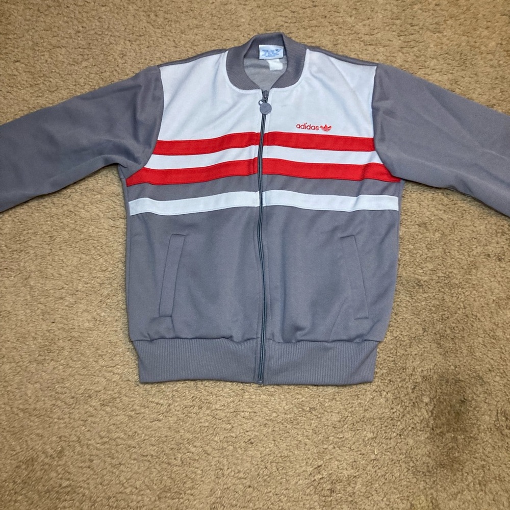 Vintage adidas jacket 90s 
Large big kids jacket would fit a small xs adult